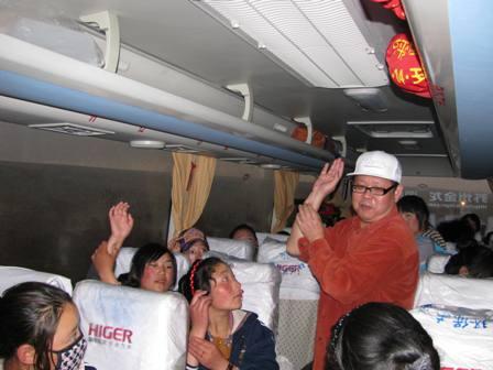 教学生按压穴位